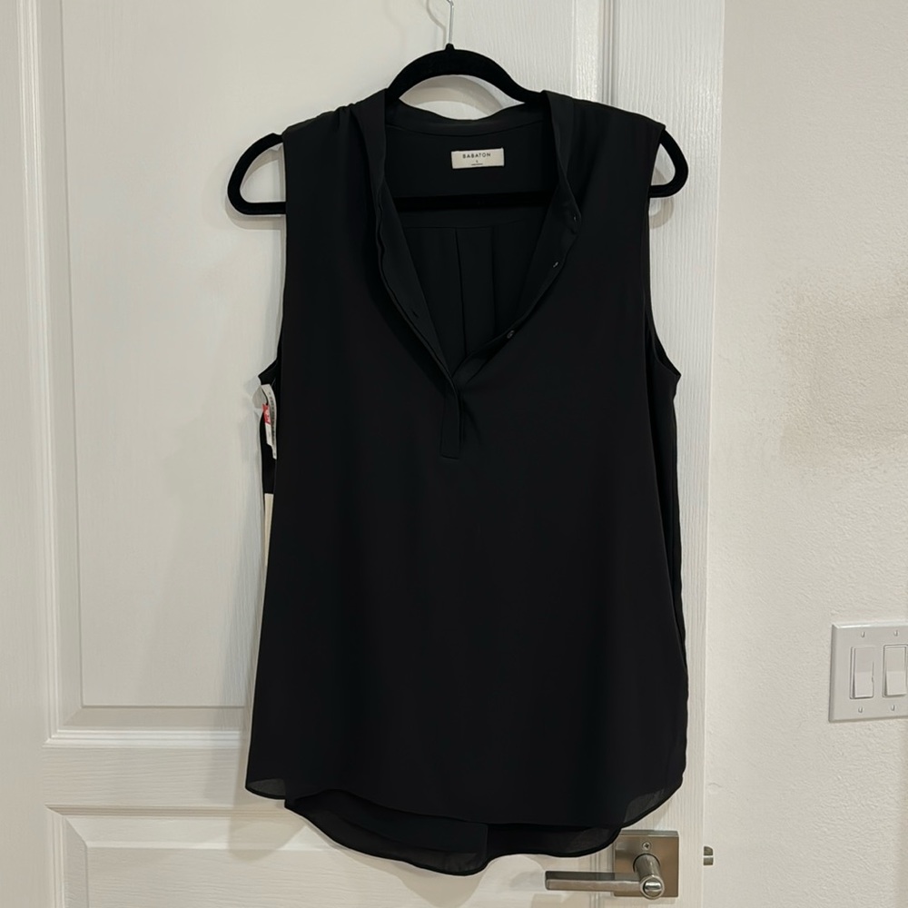 Aritizia babaton sleeveless blouse